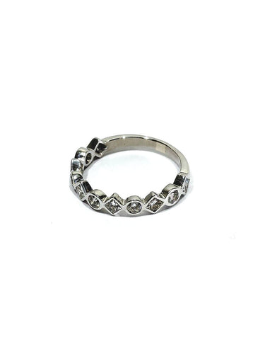Bague 52 Alliance demi-tour en or blanc 18 carats et diamants 58 Facettes id: 1753513