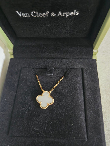 Collier Van Cleef & Arpels - Collier Vintage Alhambra en or jaune et nacre 58 Facettes Jnci22
