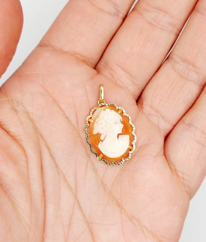 Pendentif Pendentif camée sur coquillage en or jaune 18k 58 Facettes A07079