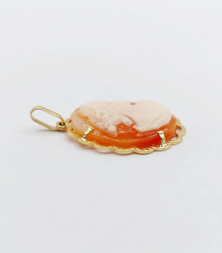 Pendentif Pendentif camée sur coquillage en or jaune 18k 58 Facettes A07079