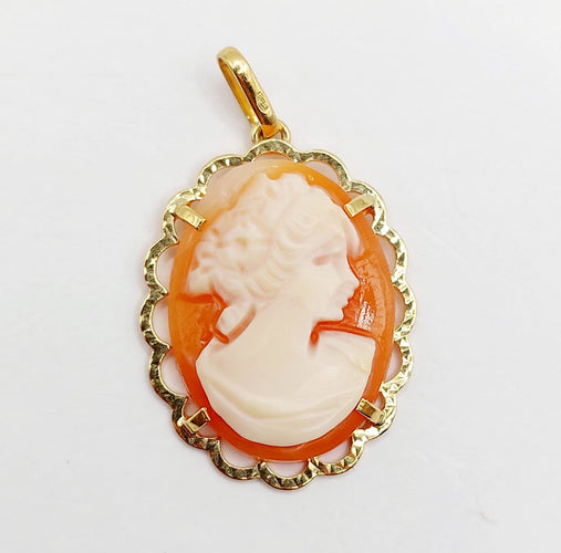 Pendentif Pendentif camée sur coquillage en or jaune 18k 58 Facettes A07079
