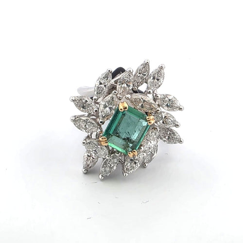 Bague 52 Bague en or blanc avec émeraude centrale et diamants 58 Facettes 265/26 A