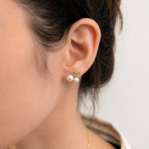 Boucles d'oreilles Boucles d’oreilles en or jaune et or blanc 18 carats, perles et diamants 58 Facettes 36550