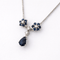 Collier Collier pendentif marguerite en or blanc 18 carats, saphirs et diamants 58 Facettes 36249