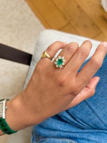 Bague 53 Bague marguerite en or jaune, émeraude et diamants 58 Facettes me