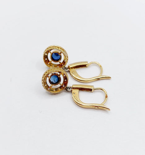 Boucles d'oreilles Dormeuses Art déco en or jaune 18k, saphirs synthétiques et diamants 58 Facettes A07091