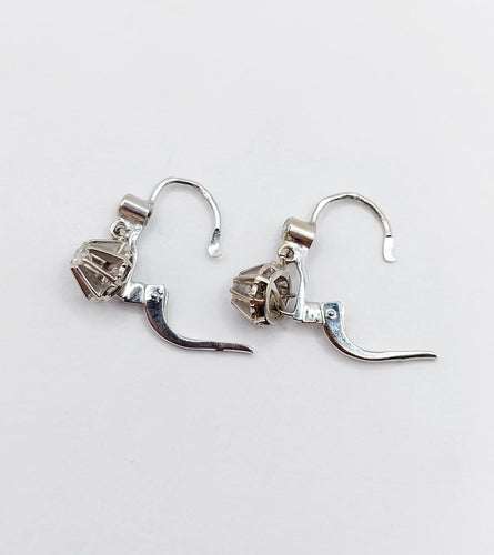 Boucles d'oreilles Dormeuses Art déco en or blanc 18k et diamants taille brillant 58 Facettes A07092