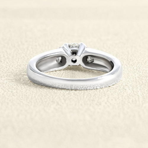 Bague 62 Bague en or blanc et diamants 58 Facettes OC-61E00510
