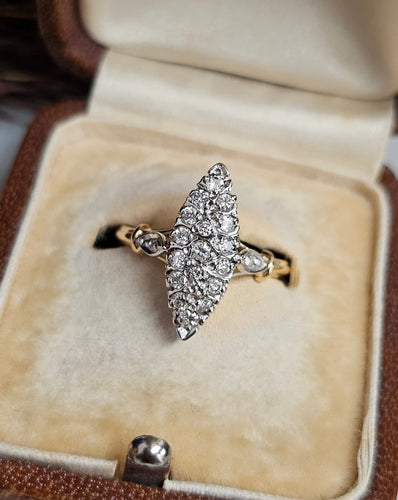 Bague 52 Bague marquise vintage en or jaune et blanc 18 carats et diamants 58 Facettes 678