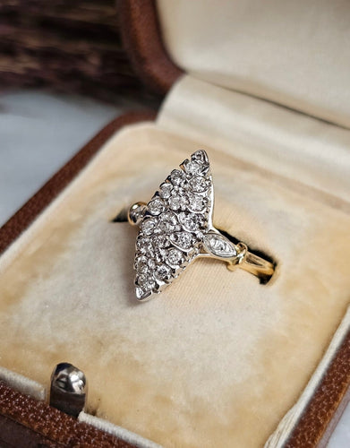 Bague 52 Bague marquise vintage en or jaune et blanc 18 carats et diamants 58 Facettes 678