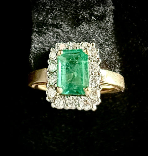 Bague 48 Bague vintage - Émeraude et diamants en or jaune 18 carats 58 Facettes Bague 004