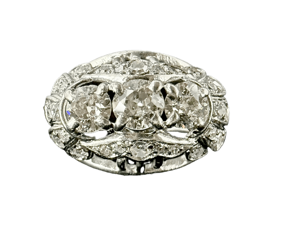 Bague 50 Bague trilogie style Art déco en or blanc 18 carats et diamants 58 Facettes Bague 006