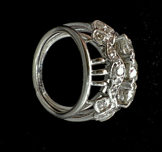 Bague 50 Bague trilogie style Art déco en or blanc 18 carats et diamants 58 Facettes Bague 006