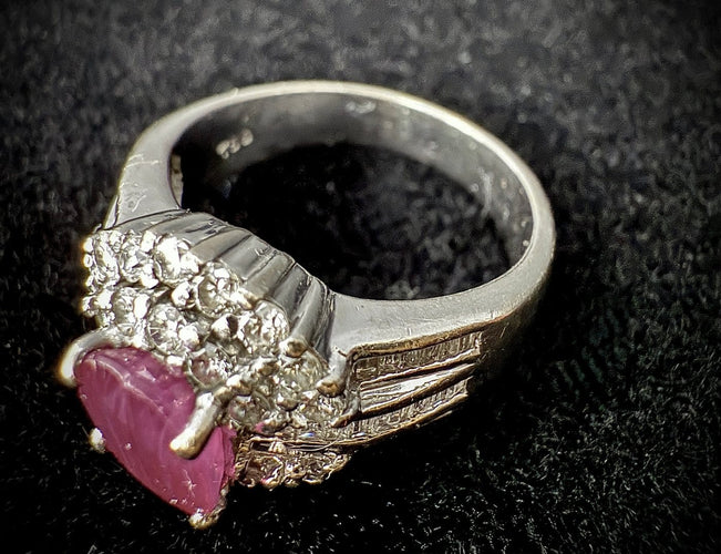 Bague 55.5 Bague - Rubis ovale env. 2 ct et diamants en or blanc 18 carats 58 Facettes Bague 008