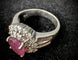 Bague 55.5 Bague - Rubis ovale env. 2 ct et diamants en or blanc 18 carats 58 Facettes Bague 008