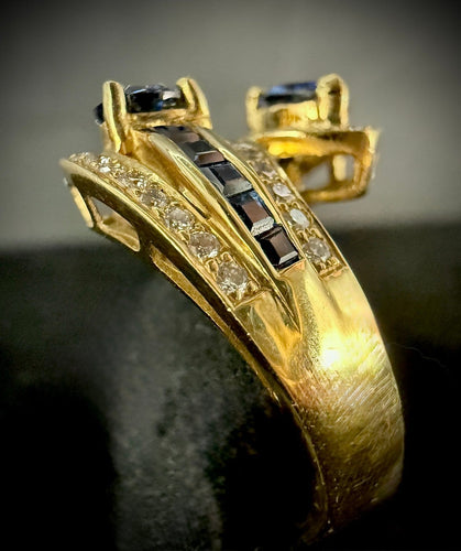 Bague 54.5 Bague - Saphirs poire et calibrés, diamants en or jaune 18 carats 58 Facettes Bague 009