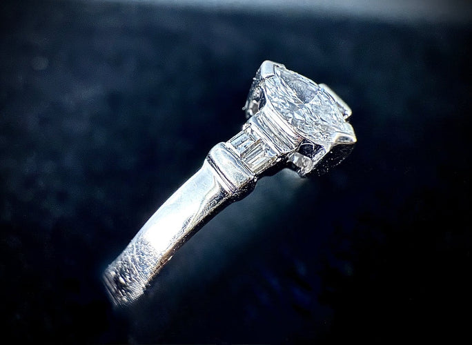 Bague 54 Bague marquise en or blanc 18 carats avec diamants 58 Facettes Bague 012