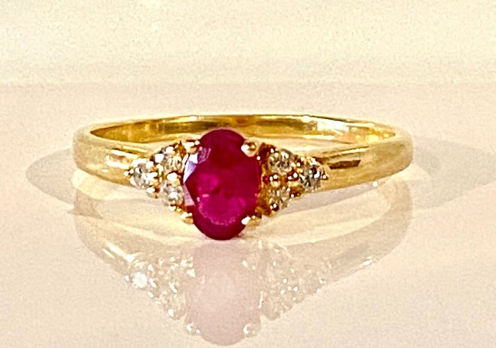 Bague 56 Bague en or jaune 18 carats rubis et diamants 58 Facettes AB716
