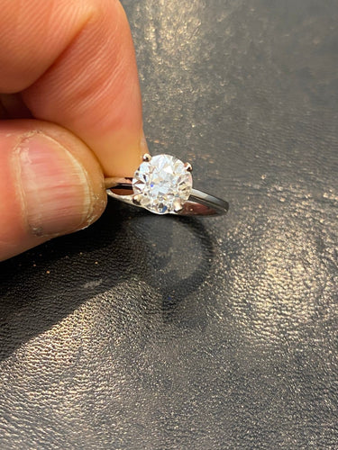 Bague 52 Bague solitaire en or gris et diamant 1,88 ct 58 Facettes LP214/236
