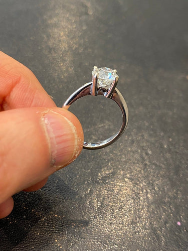 Bague 52 Bague solitaire en or gris et diamant 1,88 ct 58 Facettes LP214/236