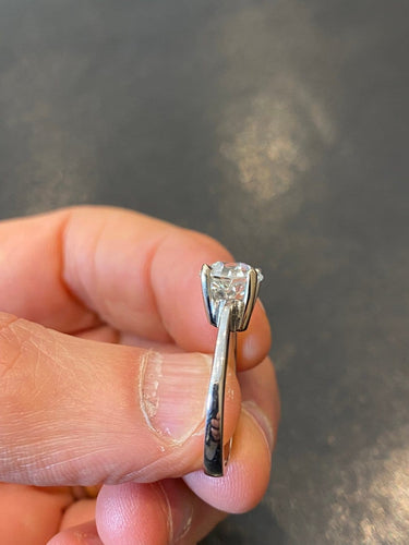 Bague 52 Bague solitaire en or gris et diamant 1,88 ct 58 Facettes LP214/236