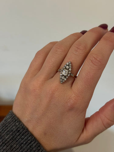 Bague 57 Bague marquise ancienne en or 18K, argent et diamants 58 Facettes