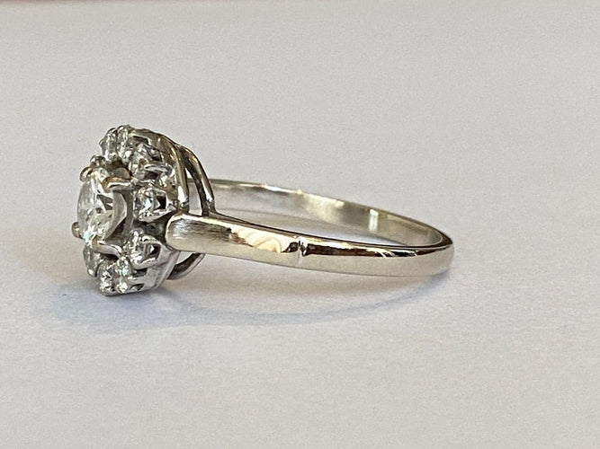 Bague 53 Bague rosette vintage en or blanc 14 ct avec diamants 0,83 ct 58 Facettes ring