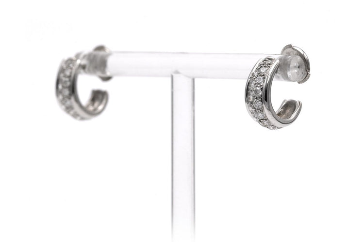 Boucles d'oreilles Boucles d'oreilles contemporaines en or blanc 18 carats et diamants taille brillant 58 Facettes 23785