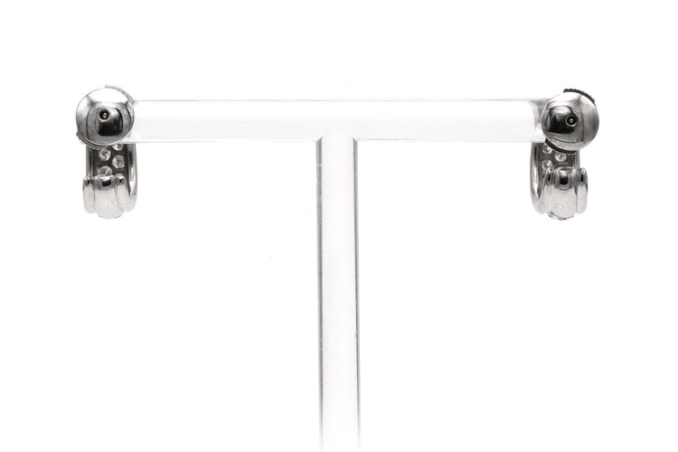 Boucles d'oreilles Boucles d'oreilles contemporaines en or blanc 18 carats et diamants taille brillant 58 Facettes 23785