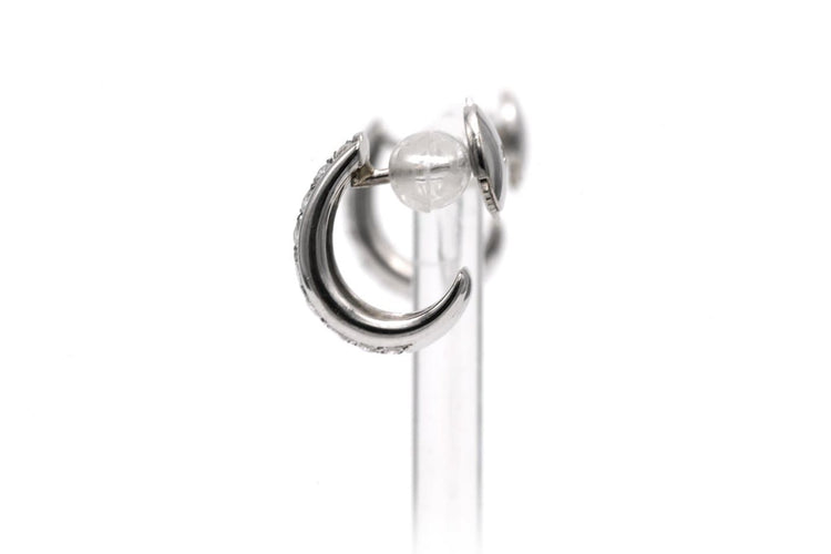 Boucles d'oreilles Boucles d'oreilles contemporaines en or blanc 18 carats et diamants taille brillant 58 Facettes 23785