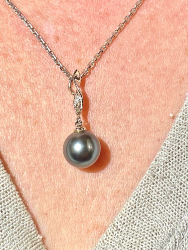 Pendentif Pendentif en or blanc 18 carats avec perle de Tahiti et diamants 58 Facettes AB724