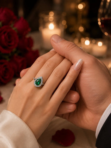 Bague 55 Bague poire en or blanc 18k avec émeraude de Zambie et diamants 58 Facettes 50464