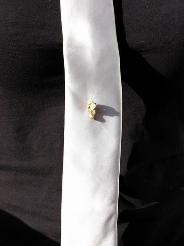 Épingle à cravate patte d’aigle en or jaune 18 carats avec perle 58 Facettes id: 1757846
