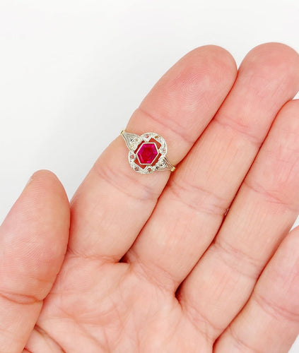 Bague 53.5 Bague Art déco en or 18k avec rubis synthétique et diamants taille rose 58 Facettes A07129
