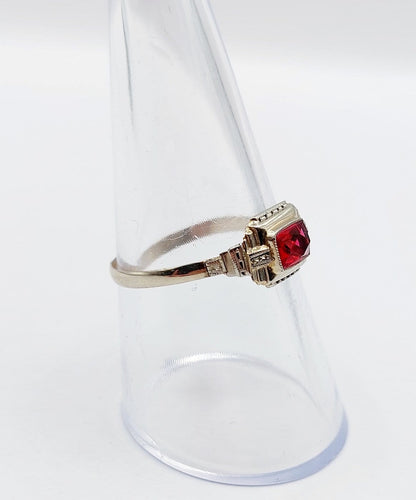 Bague 56.5 Bague Art déco en or blanc 18k avec pierre rouge 58 Facettes A07130