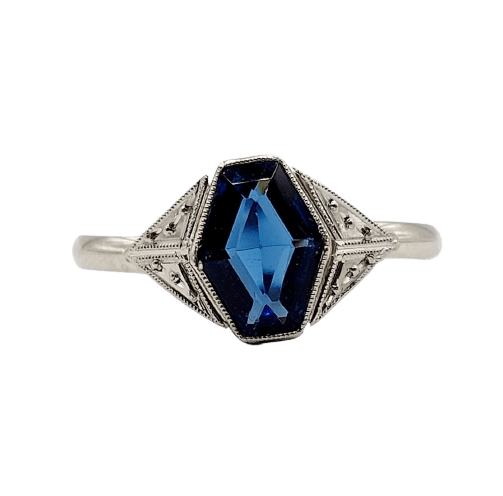 Bague 57 Bague Art déco en or blanc 18k et verre bleu (circa 1920) 58 Facettes A07151