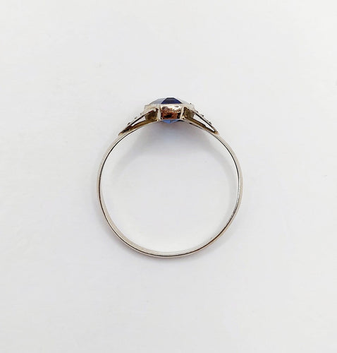 Bague 57 Bague Art déco en or blanc 18k et verre bleu (circa 1920) 58 Facettes A07151
