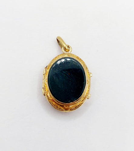 Pendentif Pendentif reliquaire porte-photo antique en or 18k et jaspe sanguin 58 Facettes A07191