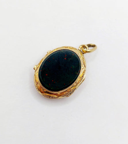 Pendentif Pendentif reliquaire porte-photo antique en or 18k et jaspe sanguin 58 Facettes A07191