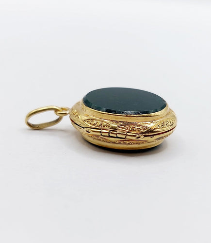 Pendentif Pendentif reliquaire porte-photo antique en or 18k et jaspe sanguin 58 Facettes A07191