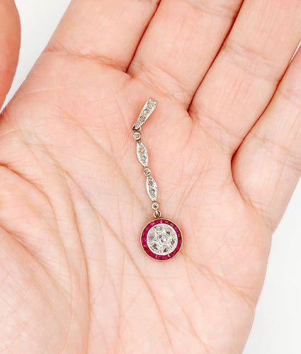 Pendentif Pendentif cible Art déco en or 18k et platine, diamants et rubis synthétiques 58 Facettes A07207