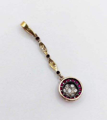 Pendentif Pendentif cible Art déco en or 18k et platine, diamants et rubis synthétiques 58 Facettes A07207