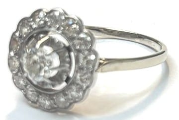 Bague 59 Bague marguerite en or gris et diamants 58 Facettes 269334