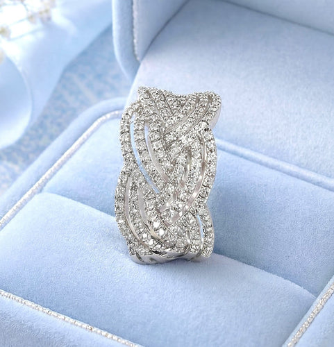 Bague 60.5 Bague tressée en or blanc 18 carats et diamants 58 Facettes 1781
