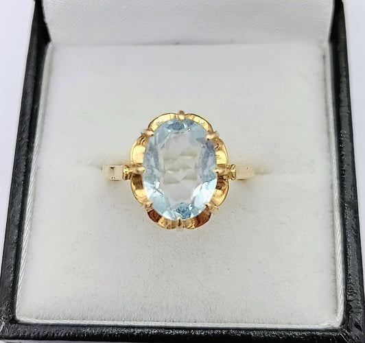Bague 51 Bague rétro en or jaune 18K sertie d’une aigue-marine ovale 58 Facettes Bordeau/300