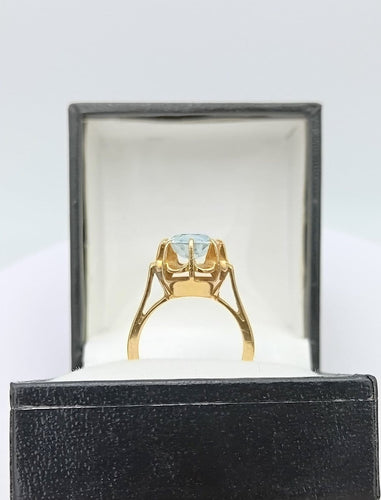 Bague 51 Bague rétro en or jaune 18K sertie d’une aigue-marine ovale 58 Facettes Bordeau/300