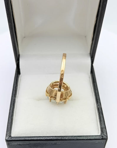 Bague 51 Bague rétro en or jaune 18K sertie d’une aigue-marine ovale 58 Facettes Bordeau/300