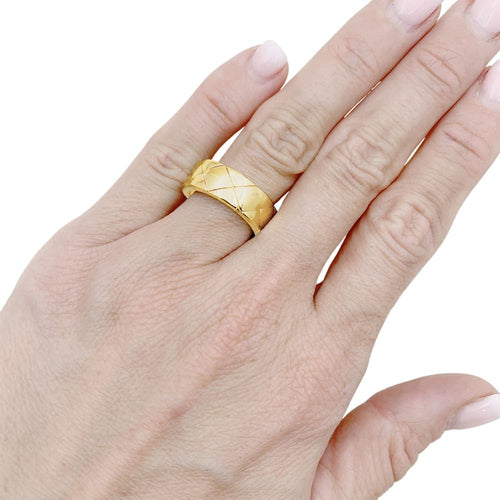 Bague 53 Bague Chanel, "Matelassé", or jaune. 58 Facettes 35656