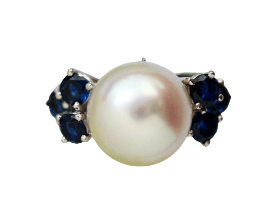Bague 48 Bague perle et saphirs en or blanc 750 et platine, époque 1950 58 Facettes C2245