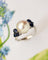 Bague 48 Bague perle et saphirs en or blanc 750 et platine, époque 1950 58 Facettes C2245